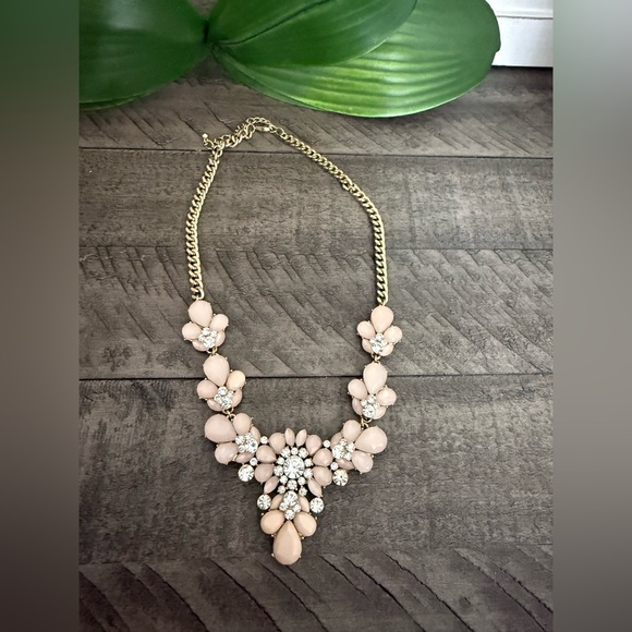 Elegant Gold and Pink Floral Necklace - Picture 8 of 9